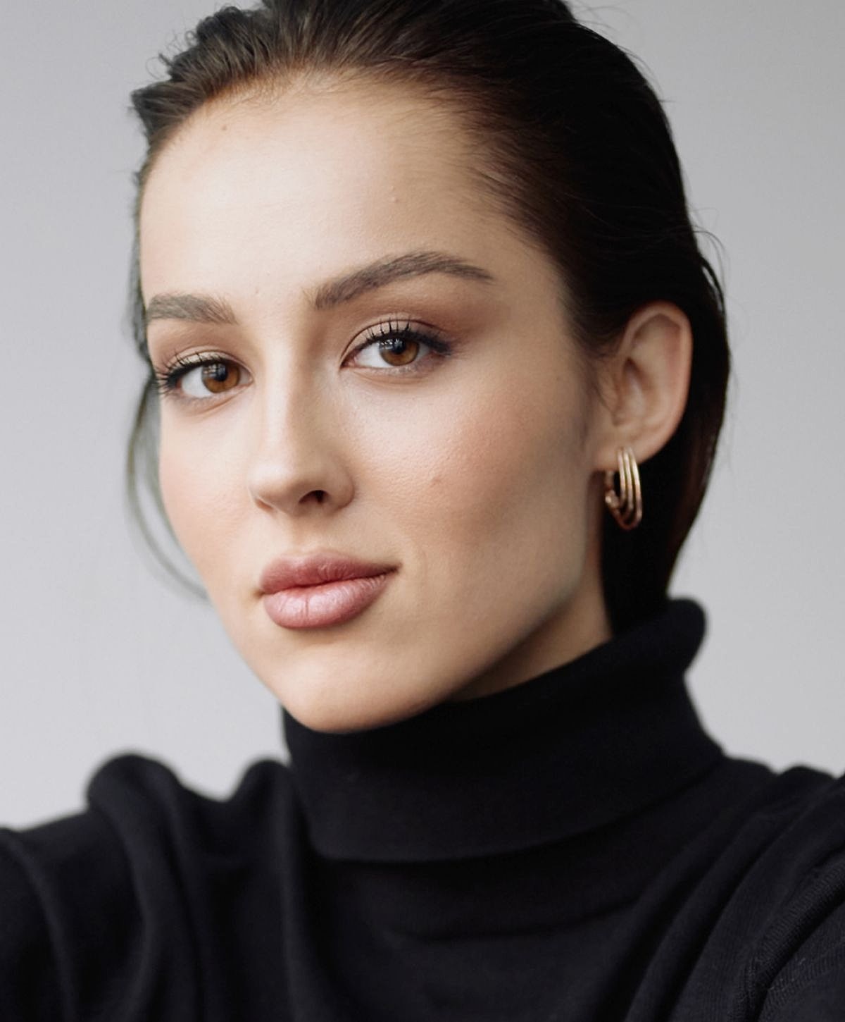 Houston Morpheus8 model with brown eyes