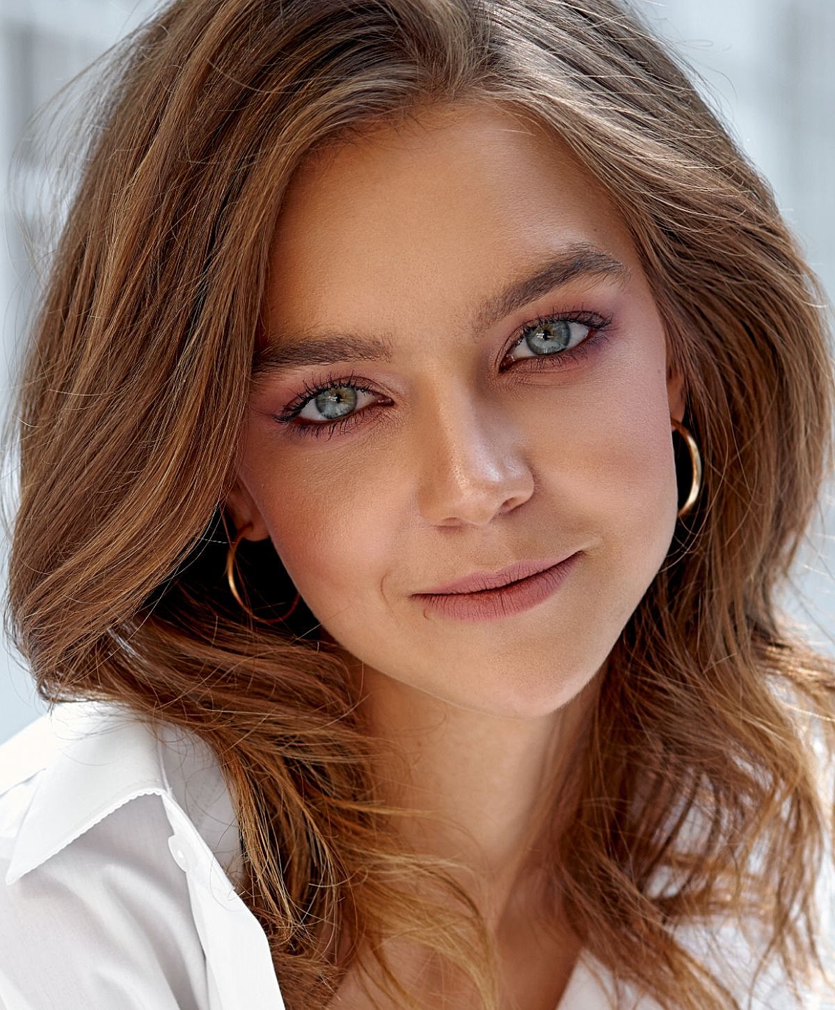 Portrait of a woman with wavy hair.